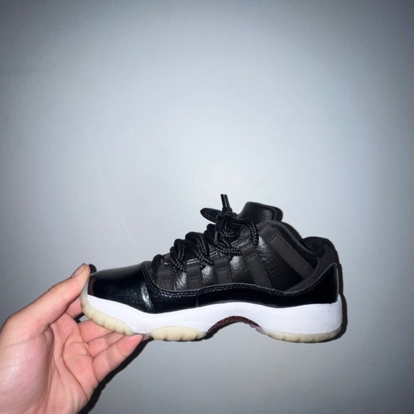 Air Jordan 11 Retro Low '72-10' - Picture 4 of 8